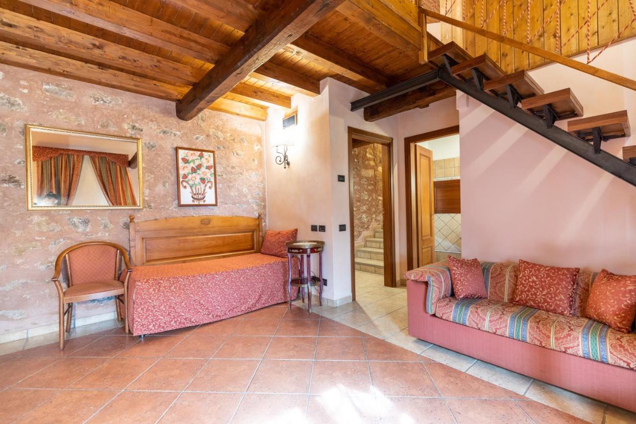 Relais Abbazia Santa Anastasia Resort & Winery 카스텔부오노 외부 사진