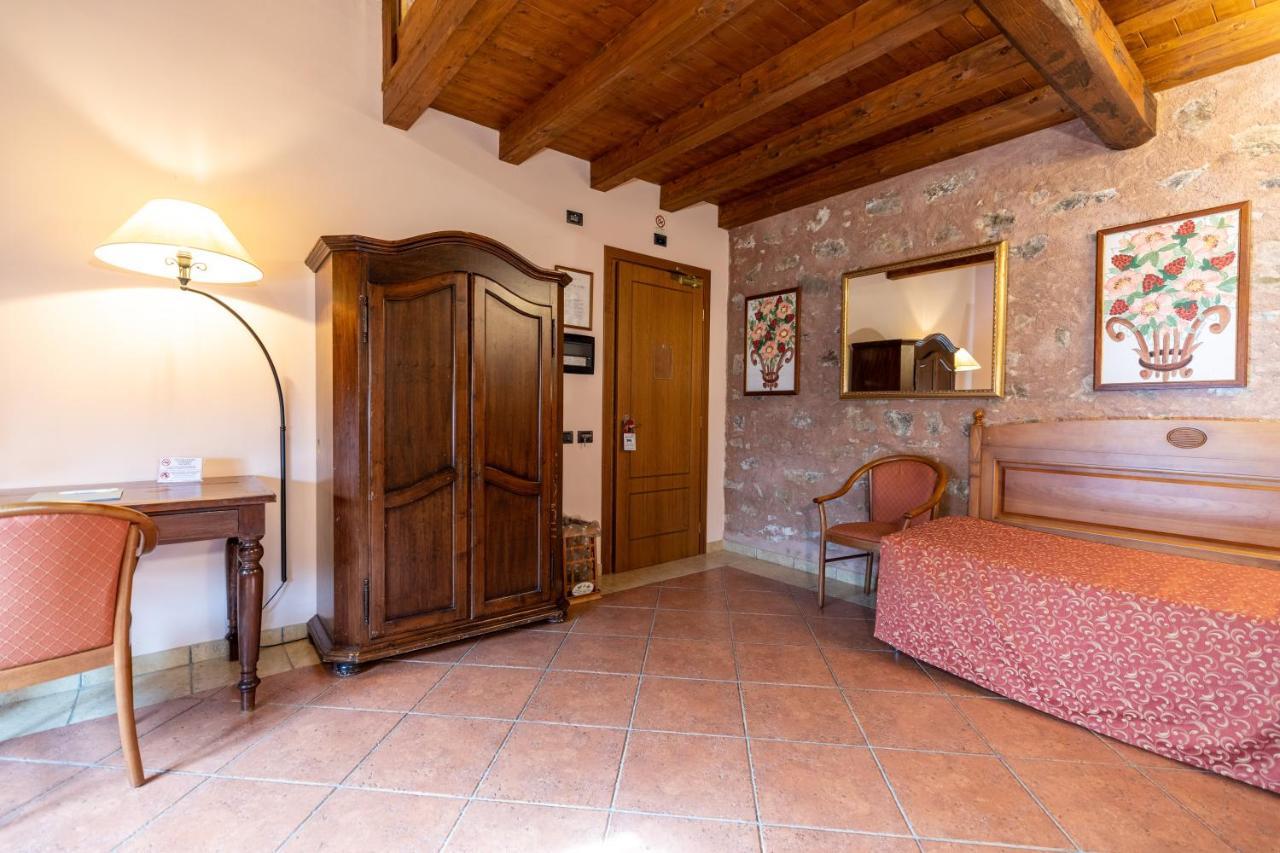 Relais Abbazia Santa Anastasia Resort & Winery 카스텔부오노 외부 사진