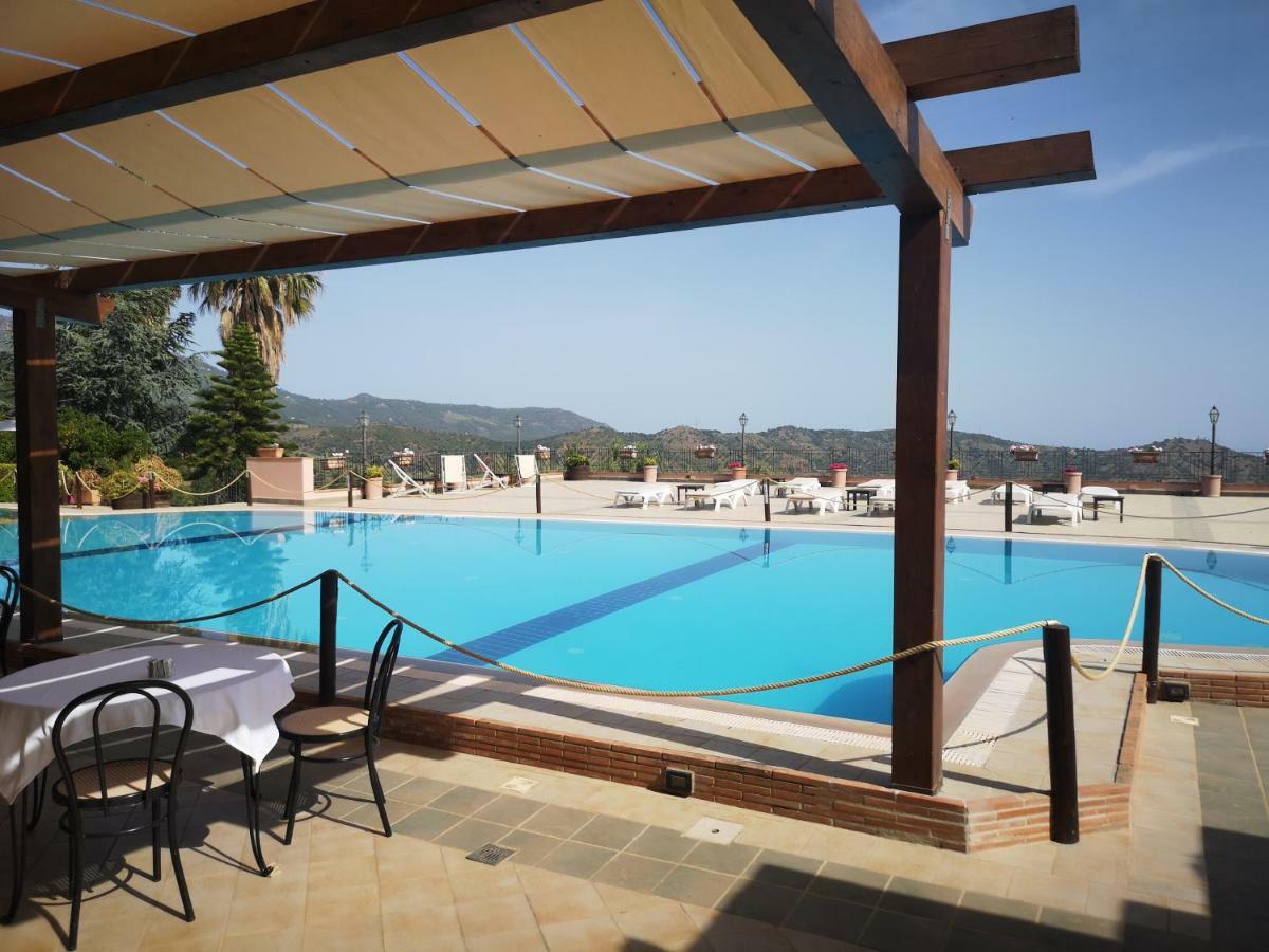 Relais Abbazia Santa Anastasia Resort & Winery 카스텔부오노 외부 사진